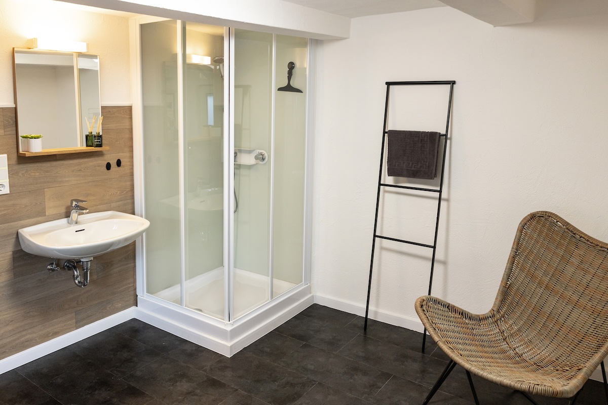 Erste Etage - Duschraum 1 etage seiten ansicht
